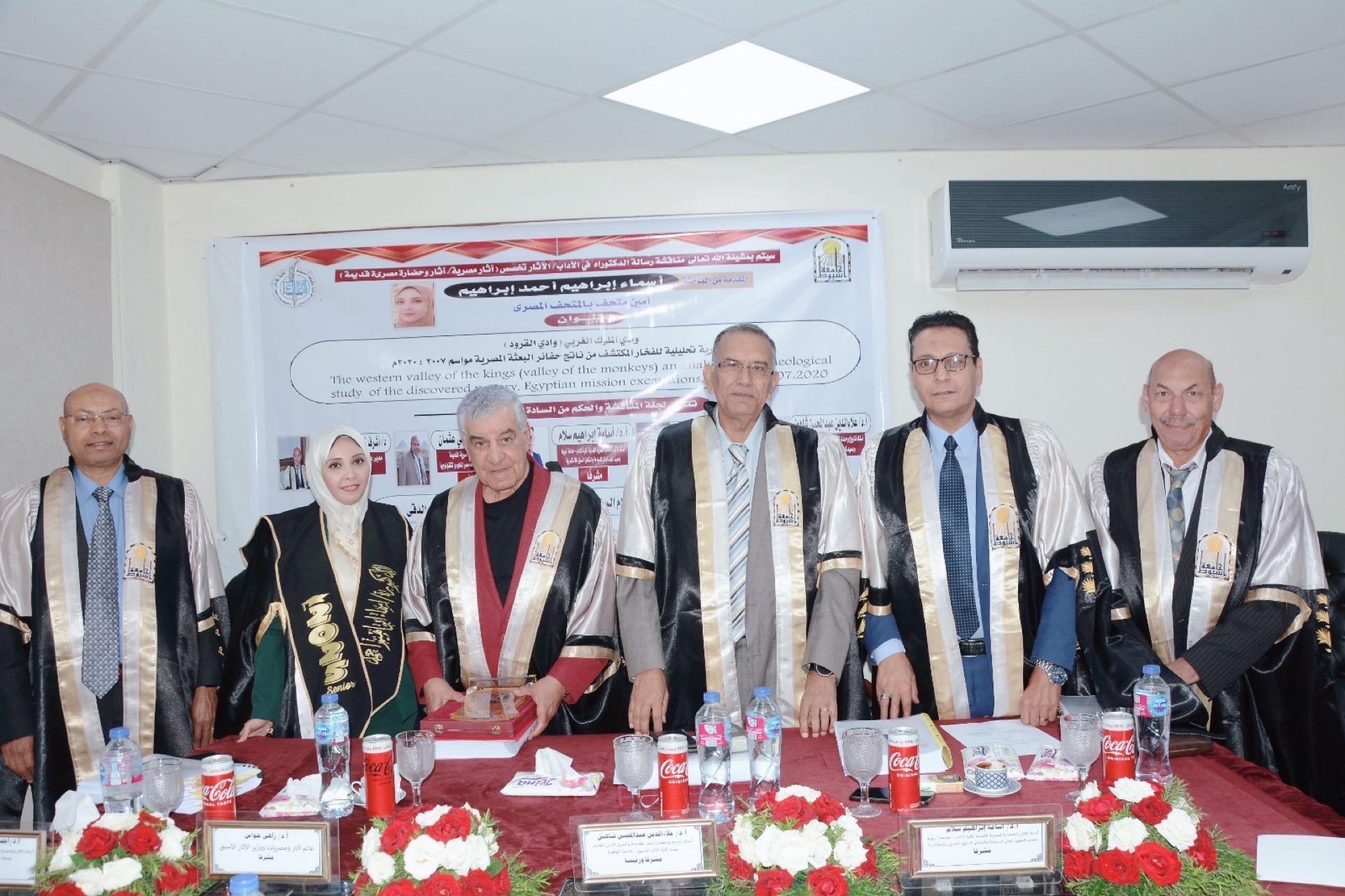 أثناء مناقشة الرسالة أثناء مناقشة الرسالة