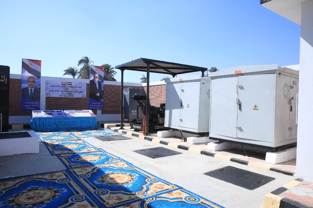 صور الرئيس تزين مشروعات حياة كريمة  (2)