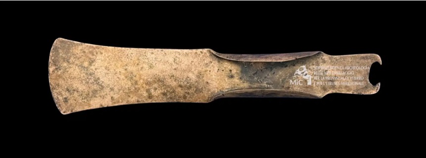 فأس من العصر البرونزى فأس من العصر البرونزى