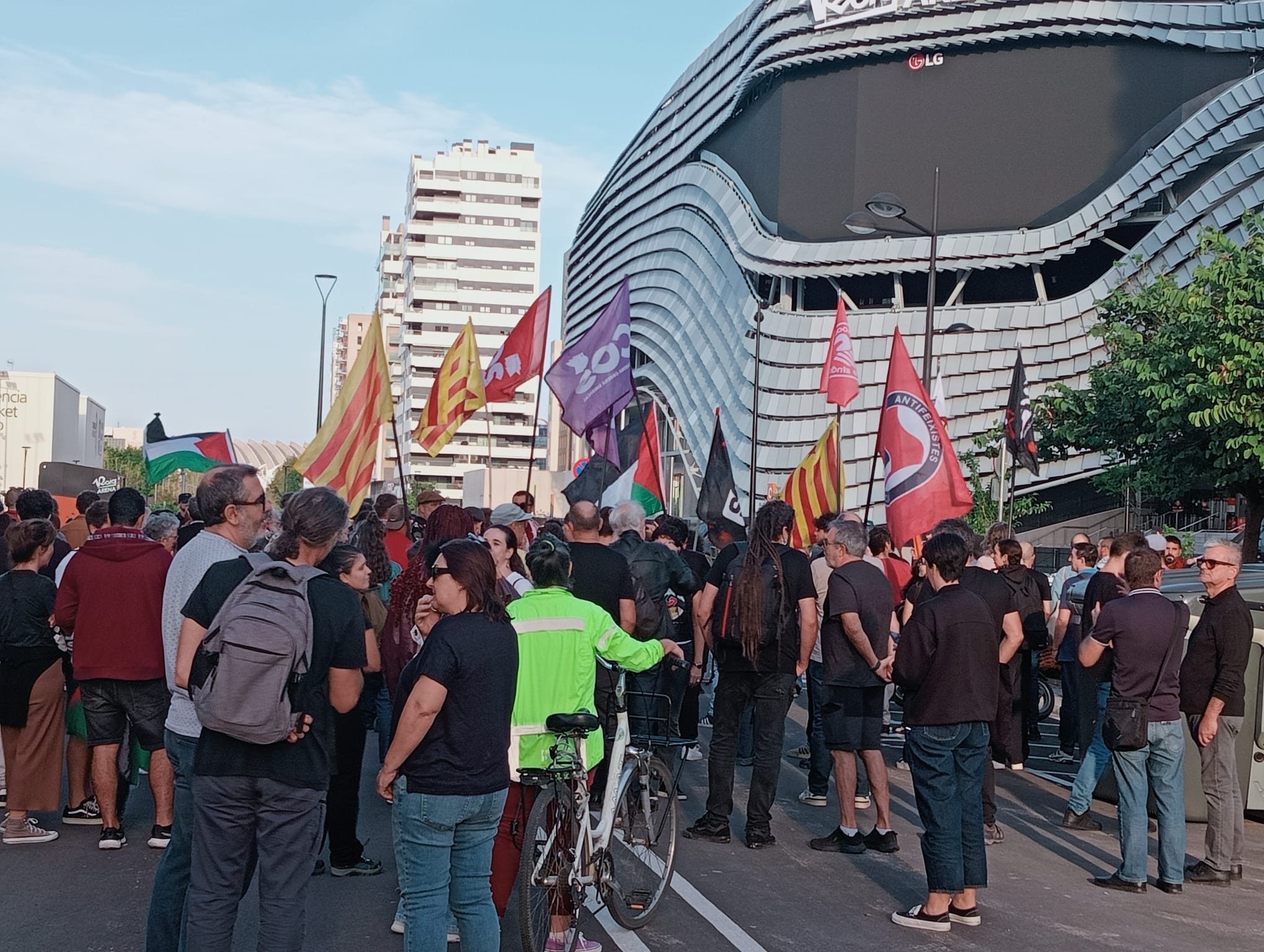 احتاجات جماهير فالنسيا (1)