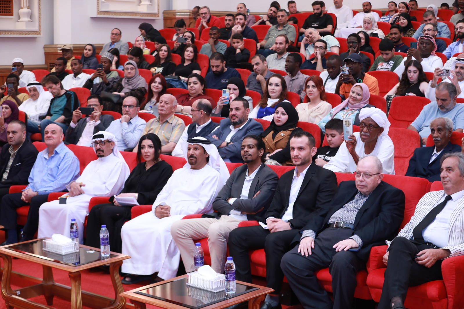 جانب من الأمسية الشعرية جانب من الأمسية الشعرية