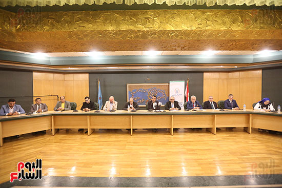 جانب من الندوة جانب من الندوة