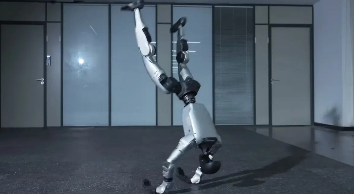 روبوت يتقن الكونغ فو