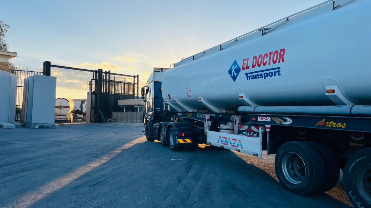 إطلاق قافلة زاد العزة إلى غزة بحمولة 9700 طن مساعدات إطلاق قافلة زاد العزة إلى غزة بحمولة 9700 طن مساعدات