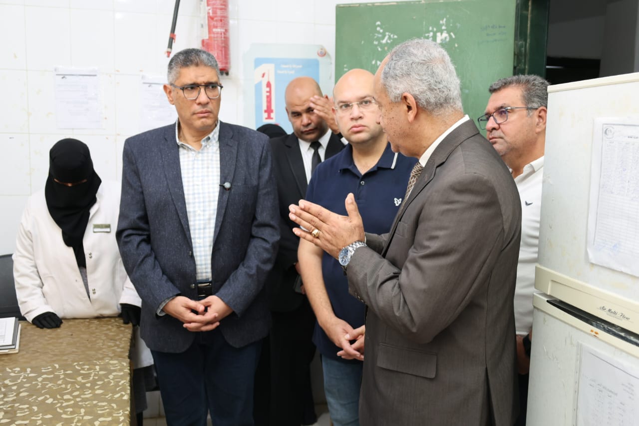 محافظ الجيزة يتفقد مستشفى الواحات البحرية (4)
