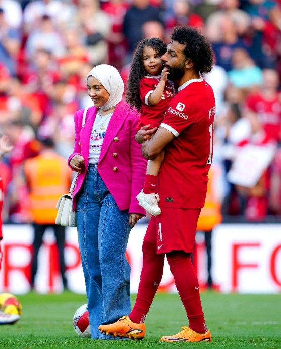 صورة أخرى لزوجة الكابتن محمد صلاح