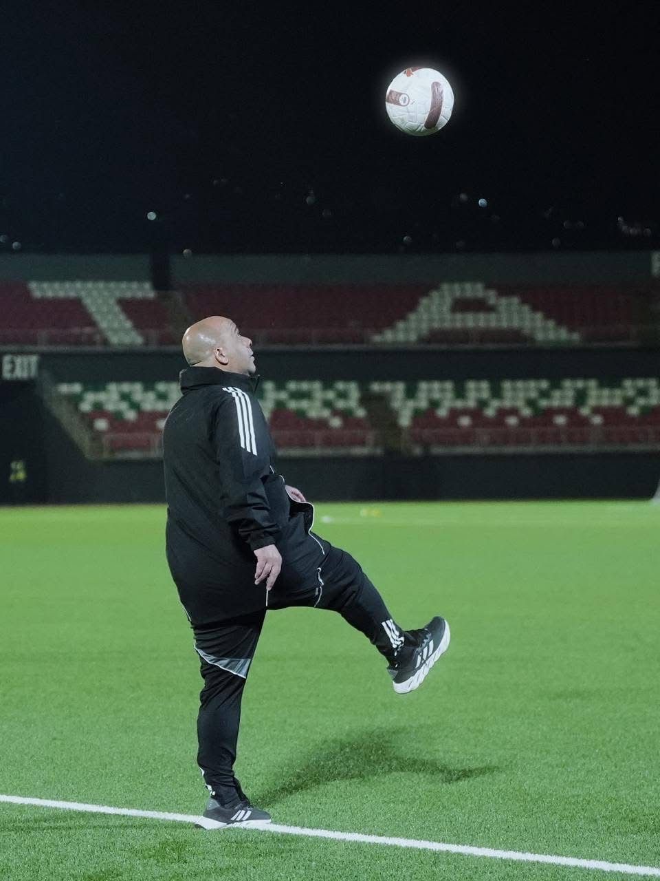 مهاراة وليد صلاح الدين مدير الكرة بالأهلي