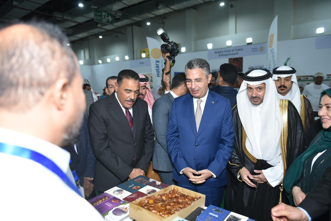 جولة وزير التموين فى الملتقى والمعرض الدولي للتمور