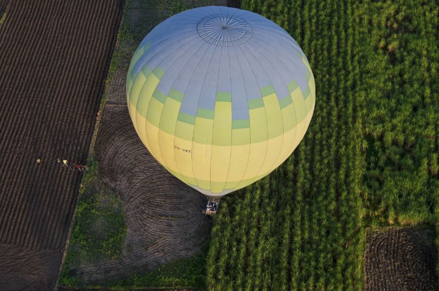 صور من مصر تظهر رحلات البالون الهوائي فوق المواقع الأثرية في الأقصر (6)