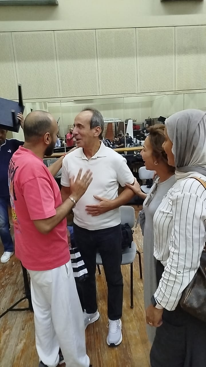 عمرو سليم يضفي بشاشته وخفة دمه على بروفة الأوبرا (1)