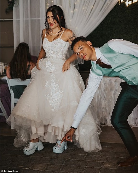 العروس بحفل زفافها