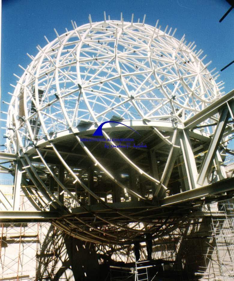 خلال أعمال الإنشاء بمكتبة الإسكندرية خلال أعمال الإنشاء بمكتبة الإسكندرية