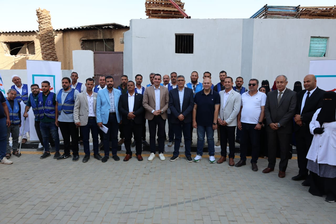 محافظ الجيزة يشهد انطلاق فعاليات القافلة العلاجية والتنموية بالواحات البحرية (2)