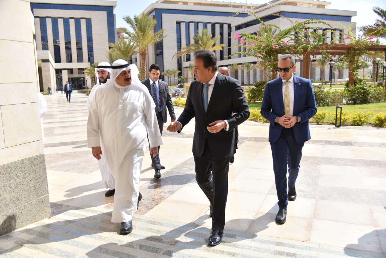 وزير الصحة يستقبل وزير الصحة الكويتي