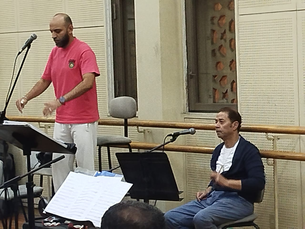 بروفة خاصة لمدحت صالح استعداداً لحفلته في مهرجان الموسيقى العربية غدا (2)