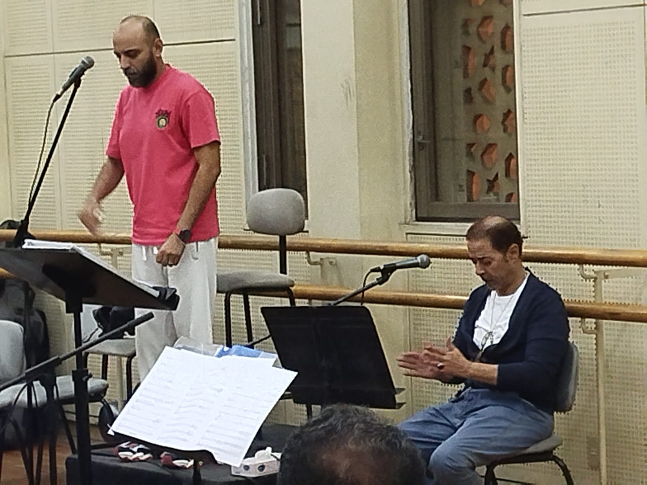 بروفة خاصة لمدحت صالح استعداداً لحفلته في مهرجان الموسيقى العربية غدا (6)