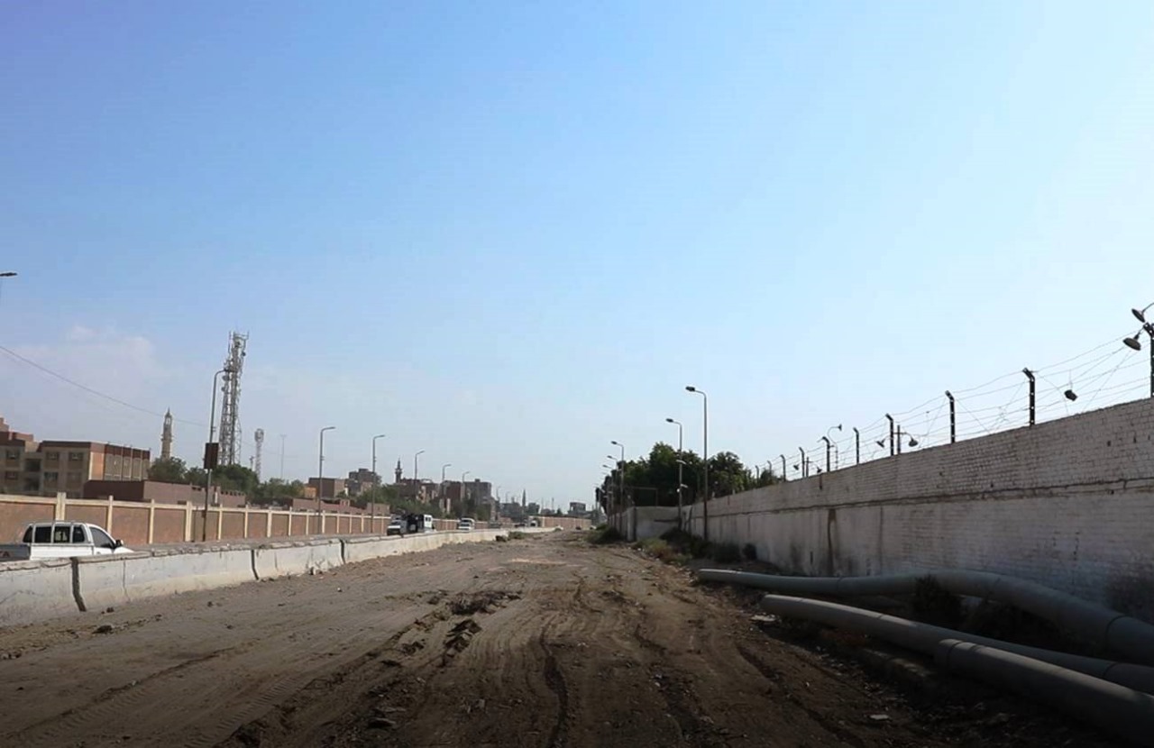 المنطقة المخصصة لانتظار جرارات القصب المنطقة المخصصة لانتظار جرارات القصب