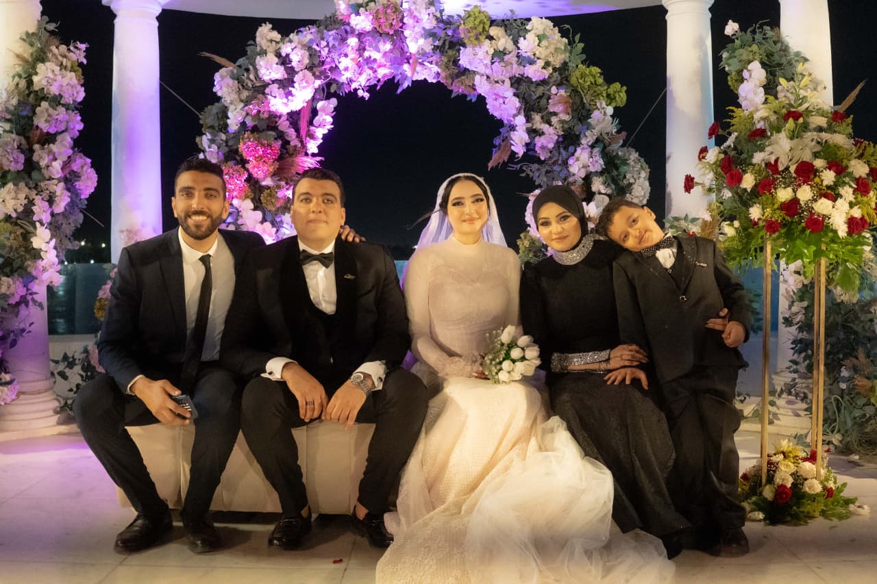 أسرة العروسين