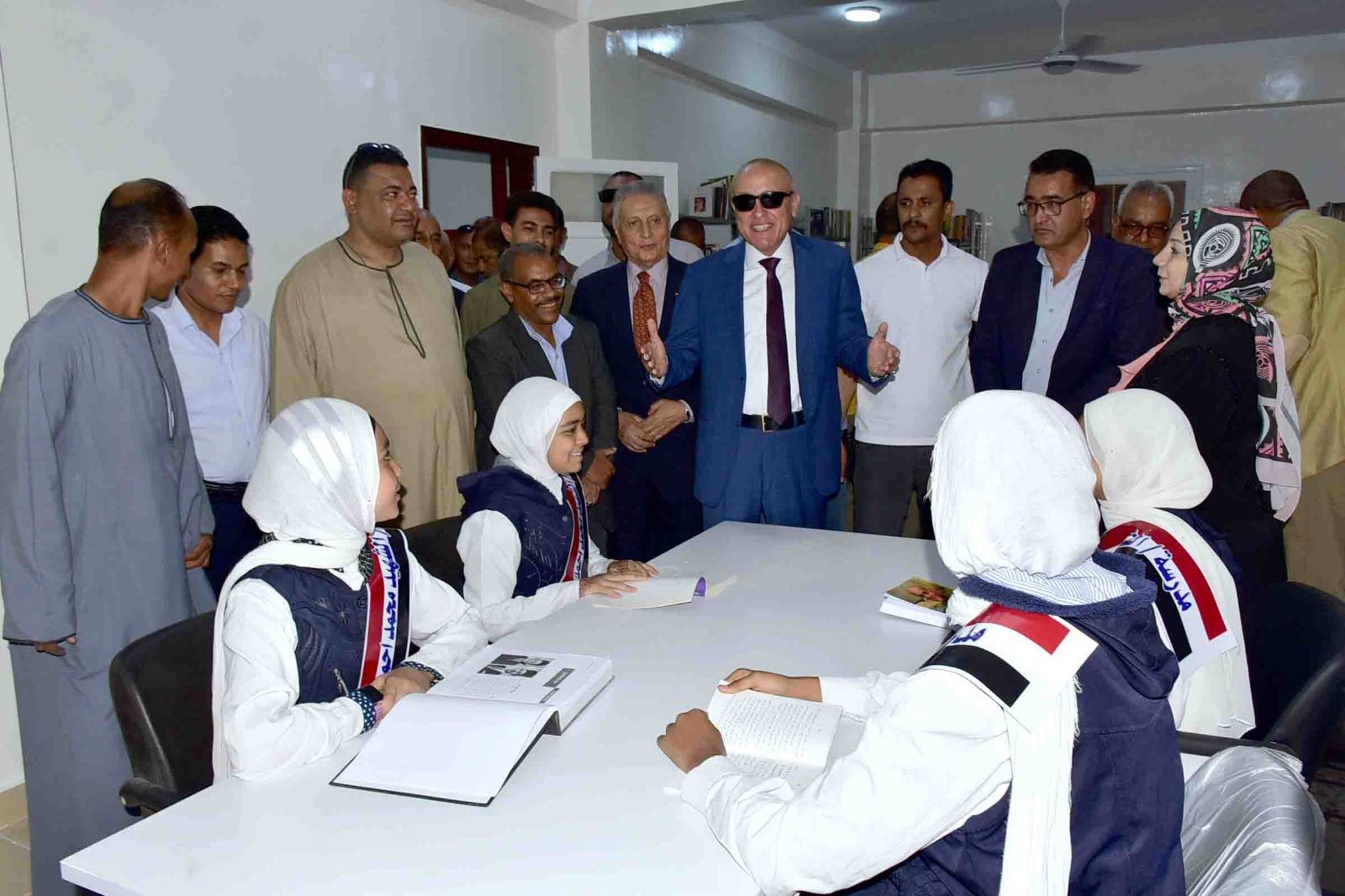 محافظ الأقصر يفتتح فرع مكتبة مصر العامة بقرية النمسا فى إسنا محافظ الأقصر يفتتح فرع مكتبة مصر العامة بقرية النمسا فى إسنا