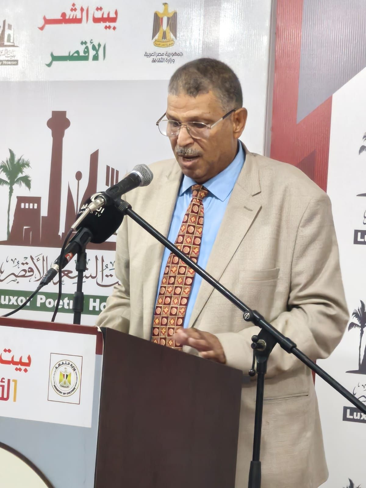 كلمة الشاعر حسين القباحى مدير بيت الشعر بالفعاليات كلمة الشاعر حسين القباحى مدير بيت الشعر بالفعاليات