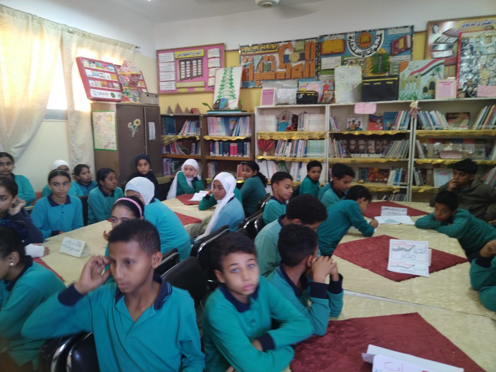 استماع الطلاب للمحاضرة 