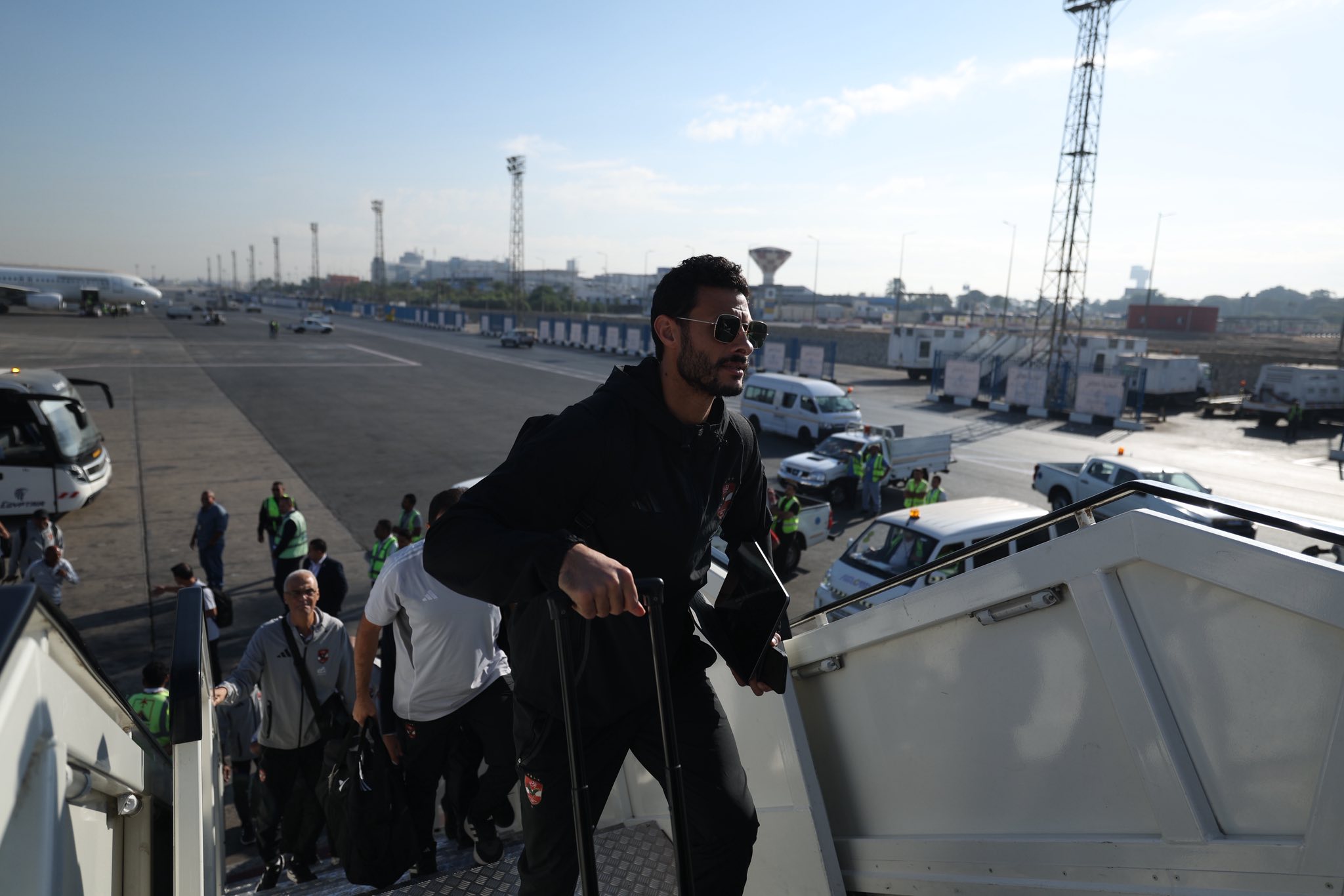 الشناوي على الطائرة الشناوي على الطائرة