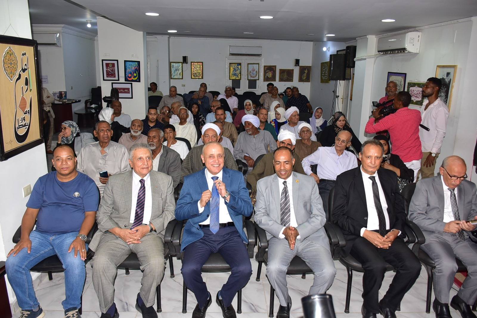 محافظ الأقصر يشارك فى الفعاليات المصاحبة لمعرض الكتاب الرابع محافظ الأقصر يشارك فى الفعاليات المصاحبة لمعرض الكتاب الرابع