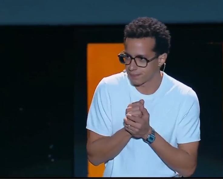 طه دسوقي يقدم فقرة كوميدية ساخرة في افتتاح مهرجان الجونة السينمائى (2)