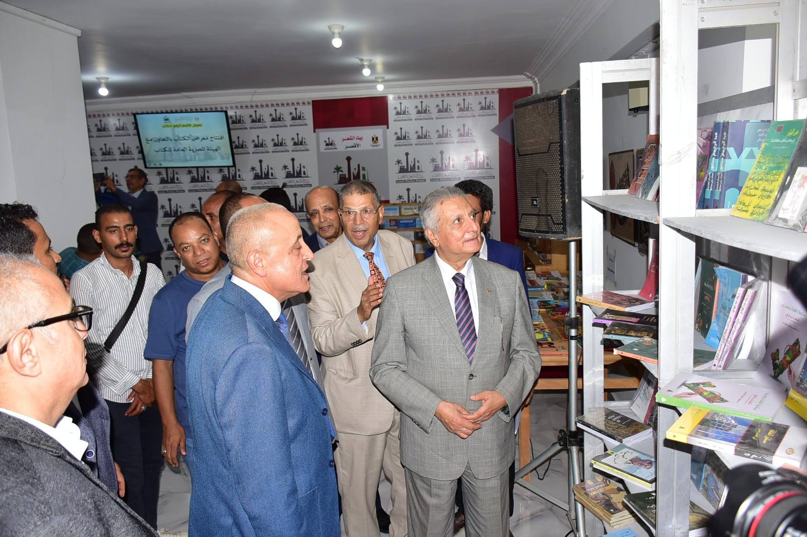 متابعة باكورة أنشطة بيت الشعر بالأقصر ضمن معرض الكتاب متابعة باكورة أنشطة بيت الشعر بالأقصر ضمن معرض الكتاب