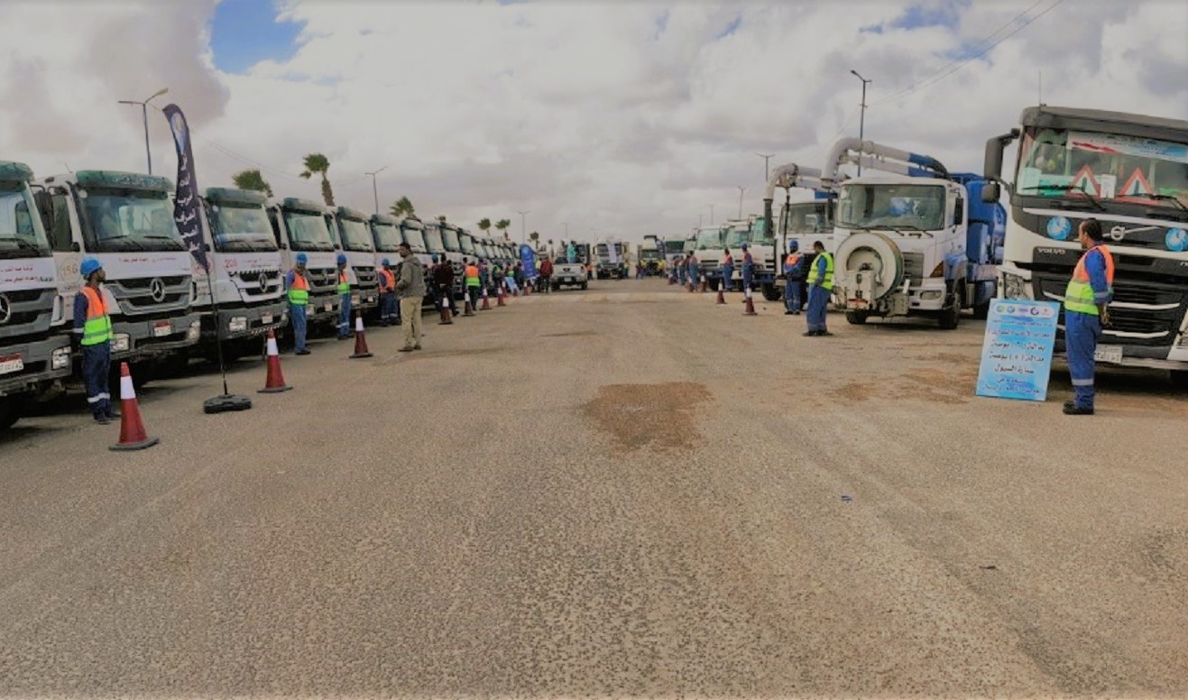 ا سيارات ومعدات شركة مياه مطروح استعدادا للامطار