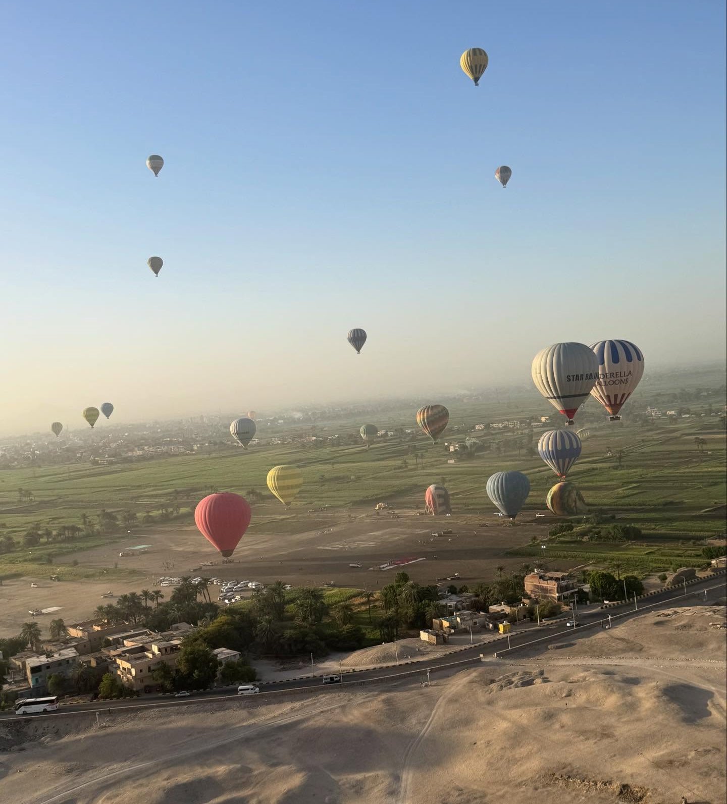 سماء الأقصر تشهد تحليق 1350 سائح من حول العالم على متن 47 رحلة سماء الأقصر تشهد تحليق 1350 سائح من حول العالم على متن 47 رحلة