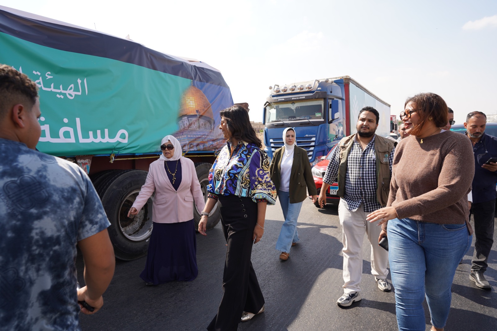 تفقد السفيرة نبيلة مكرم