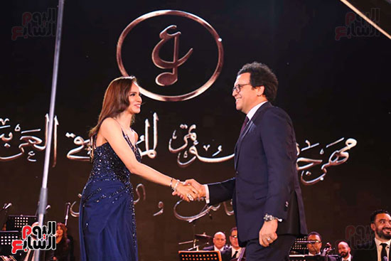 وزير الثقافة وأمال ماهر