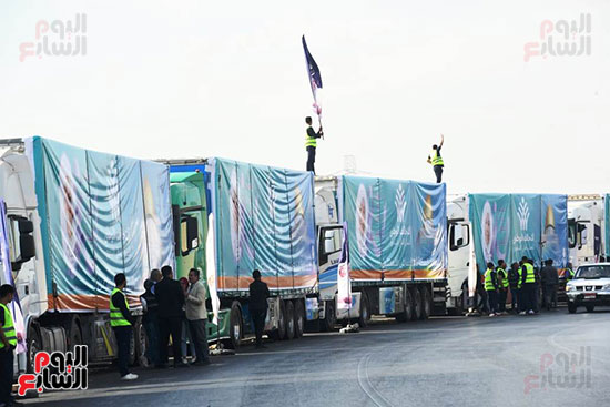 جانب من وصول القوافل جانب من وصول القوافل