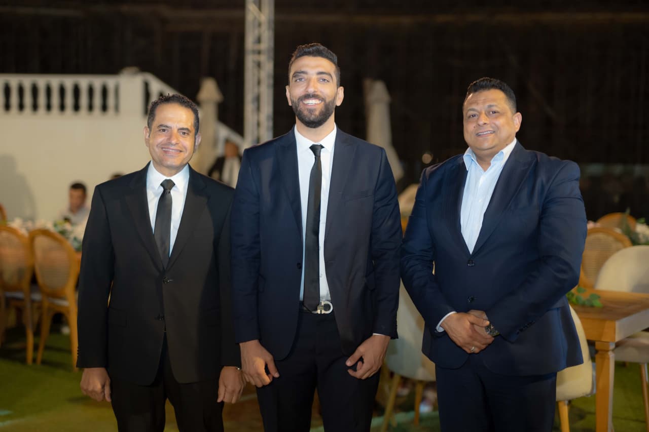 الزميل محمد عطية يتوسط الدكتور بلال بدوي والمهندس تامر الحبال