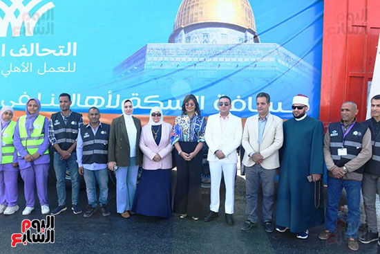 السفيرة نبيلة مكرم عبيد مع الشباب السفيرة نبيلة مكرم عبيد مع الشباب