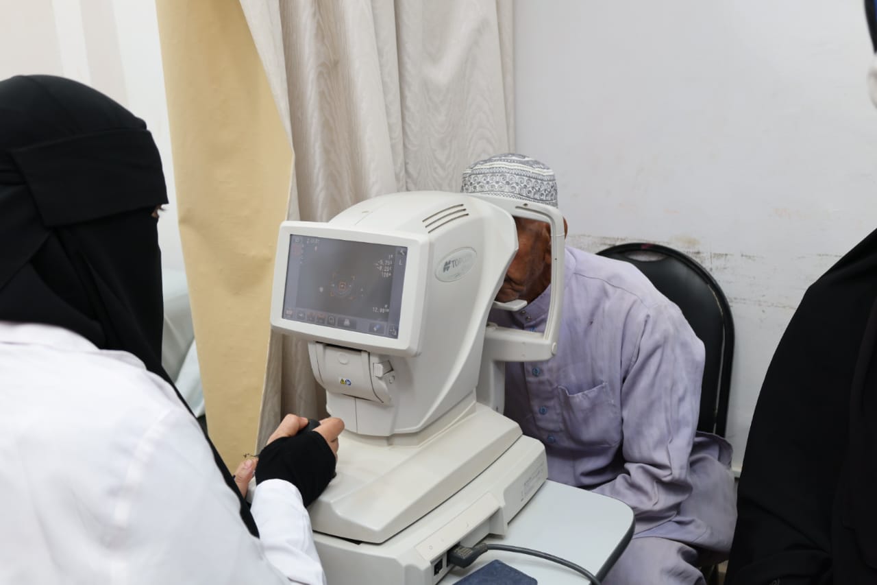 محافظ الجيزة يشهد انطلاق فعاليات القافلة العلاجية والتنموية بالواحات البحرية (3)