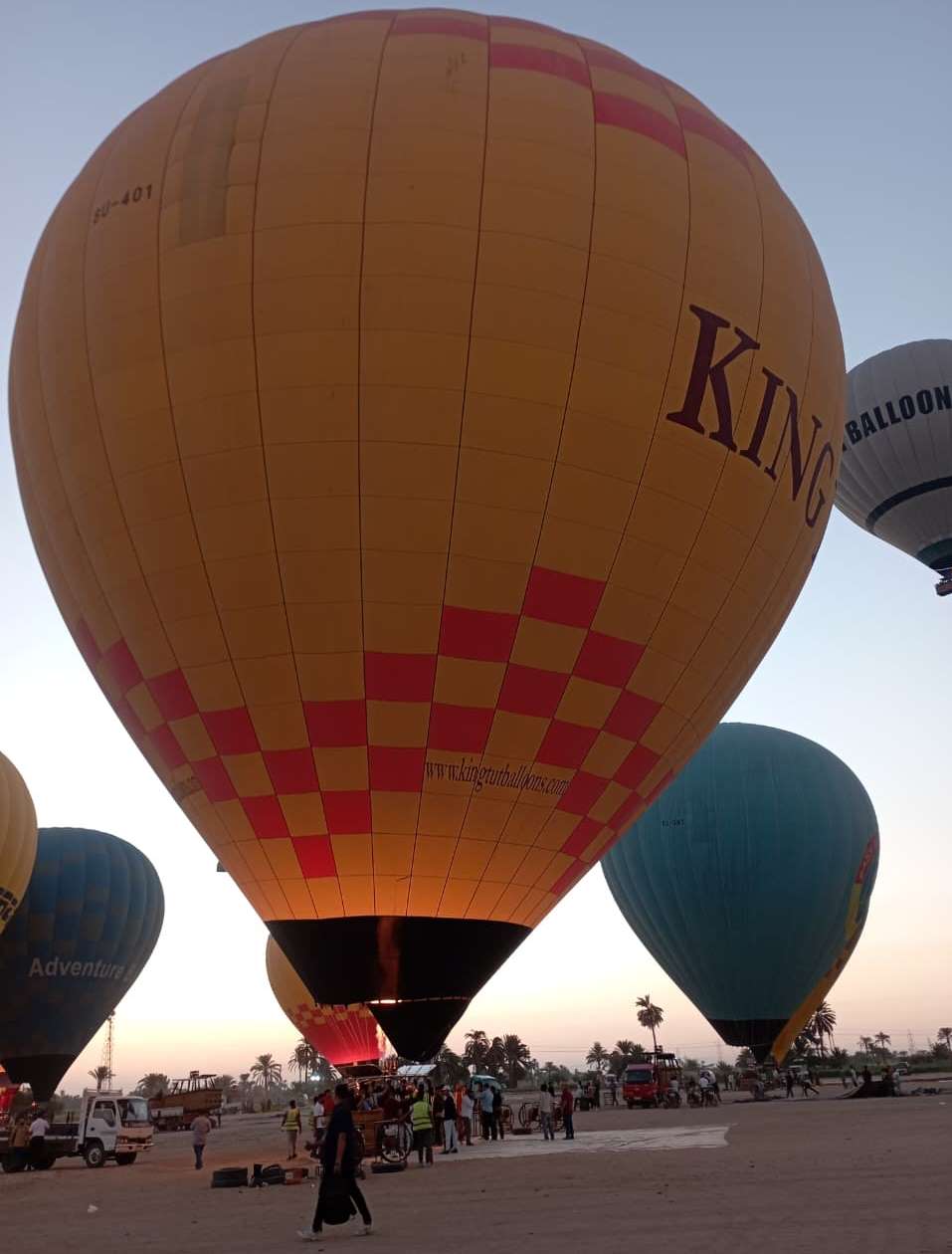 الإقبال السياحى على رحلات البالون الطائر بالأقصر الإقبال السياحى على رحلات البالون الطائر بالأقصر