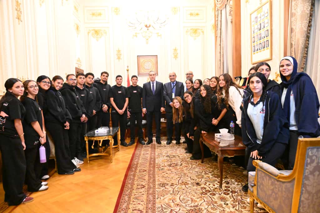 مجلس النواب يستقبل وفداً طلابياً من مدرسة ايليت الدولية (3)