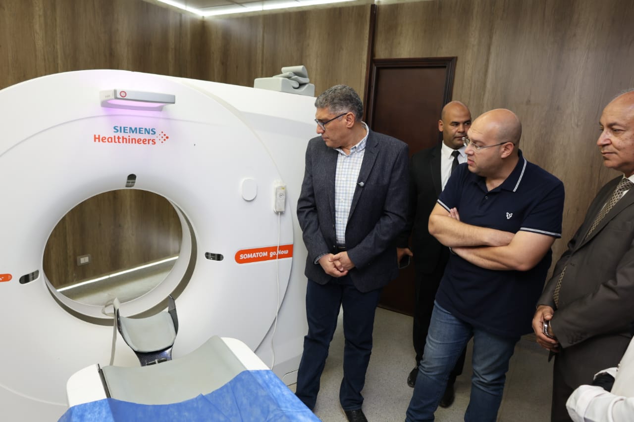 محافظ الجيزة يتفقد مستشفى الواحات البحرية (3)