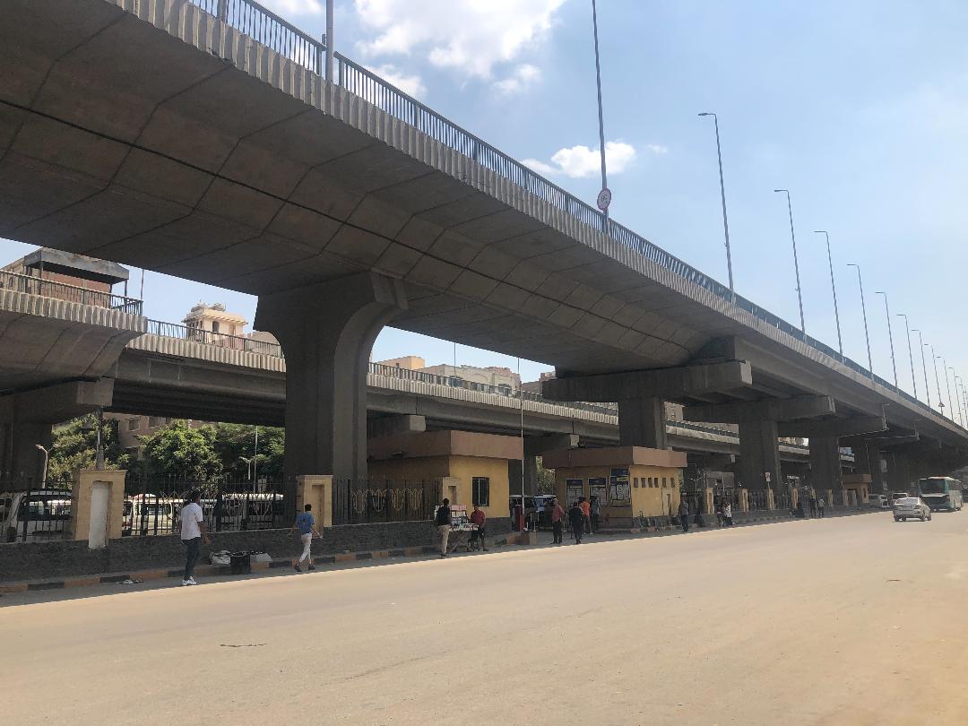 مواقف سرفيس حضارية بمحور المريوطية