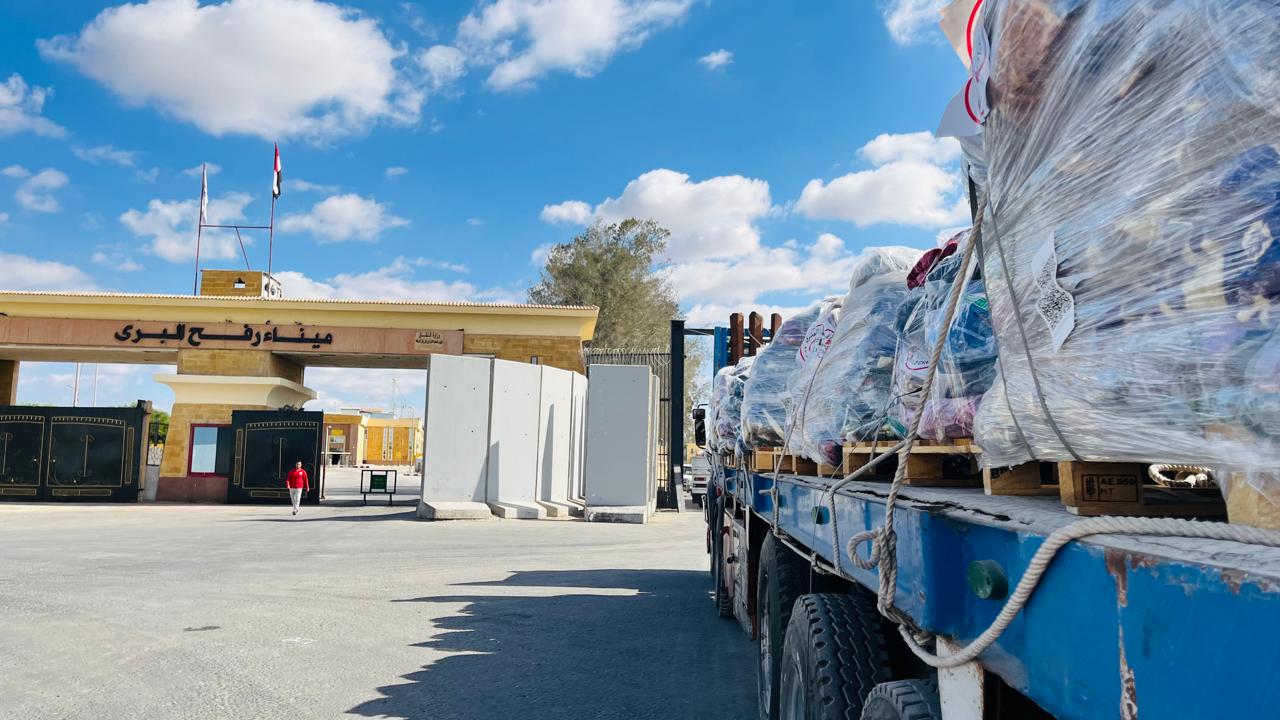 إطلاق قافلة زاد العزة الـ 52 إلى غزة بحمولة 4 الاف طن مساعدات غذائية (1)