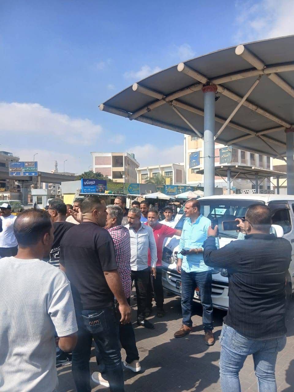 رئيس حى الهرم يتابع انتظام مواقف السرفيس والعمل بالتعريفة الجديدة (2)