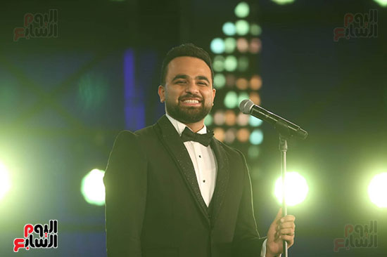 المطرب حسام حسنى