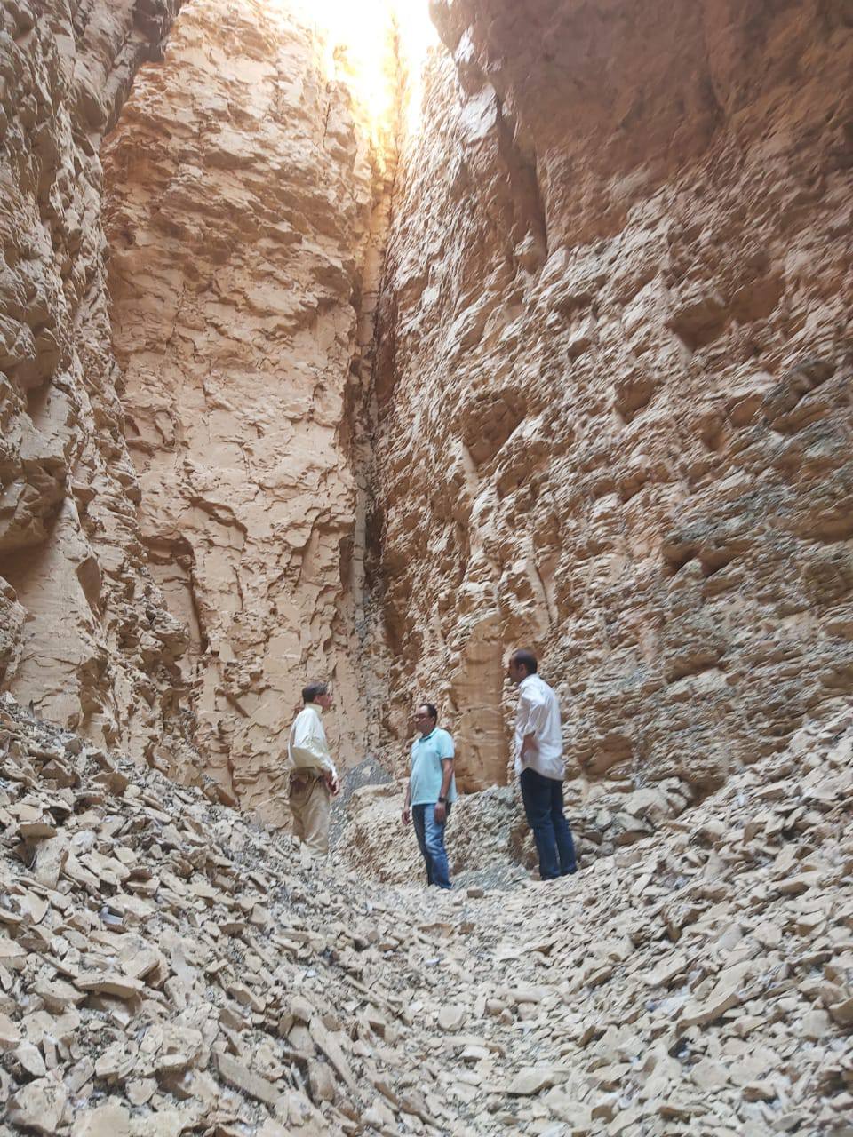 جولة داخل المقبرة المعلقة فى البر الغربي بالأقصر جولة داخل المقبرة المعلقة فى البر الغربي بالأقصر