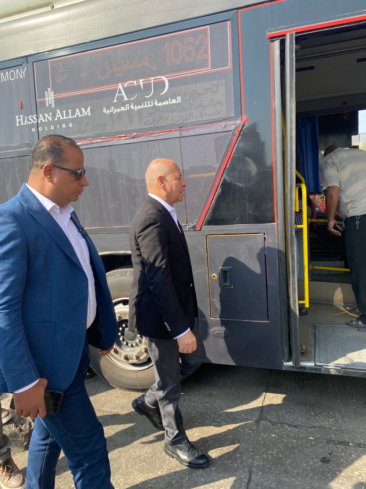 محافظ القاهرة يتفقد موقف عبدالمنعم رياض لمتابعة تعريفة الأجرة الجديدة (4)