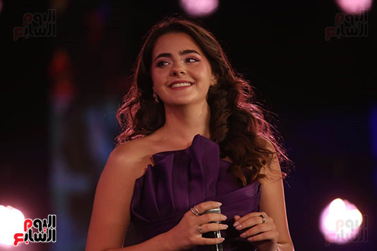 كنزي تغني للعندليب وفيروز بحفل مهرجان الموسيقى العربية