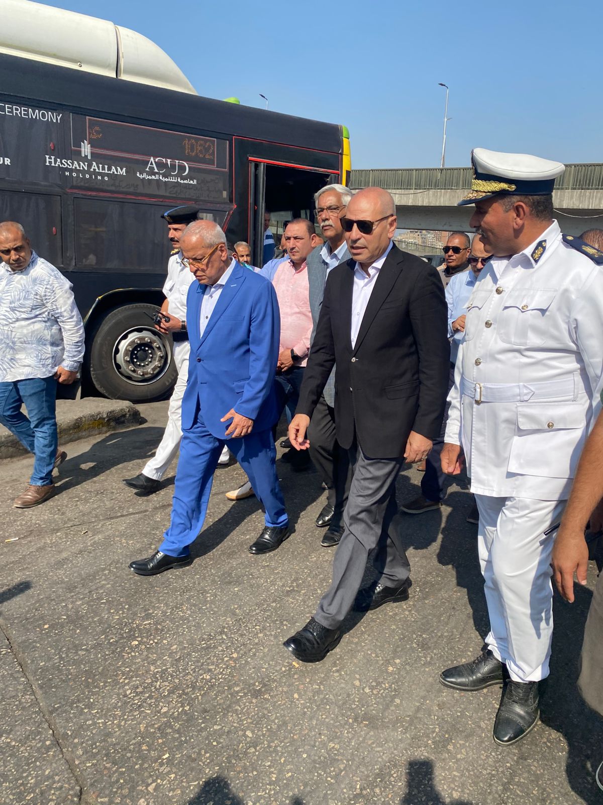 محافظ القاهرة يتفقد موقف عبدالمنعم رياض لمتابعة تعريفة الأجرة الجديدة (6)