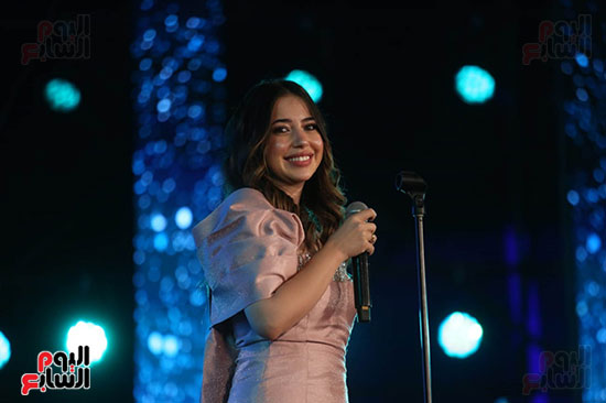 المطربة فرح الموجى تطرب جمهور مهرجان القلعة