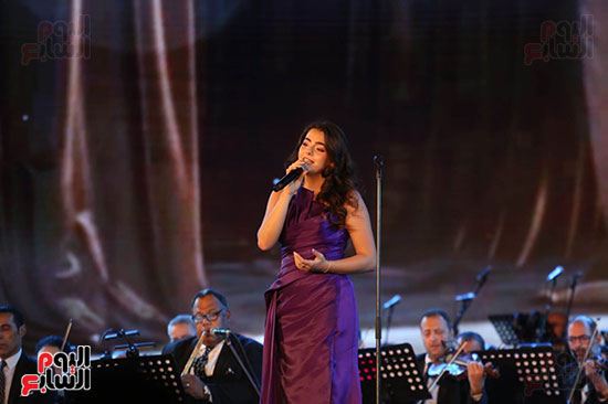 المطربة كنزى تطرب جمهور المهرجان